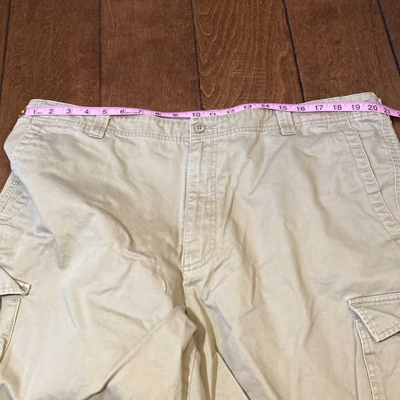 EUC- MEN'S VINTAGE DOCKERS CARGO SHORTS - Size 40 - Picture 5 of 8